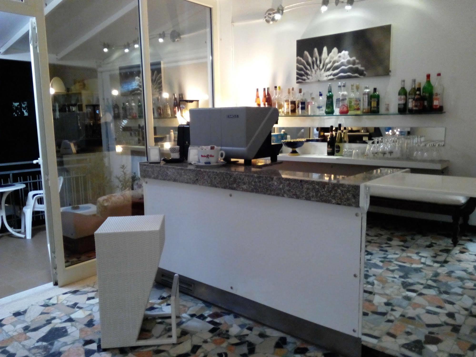 Hotel Nives Ρίμινι Εξωτερικό φωτογραφία